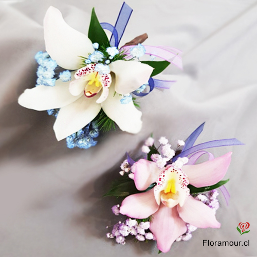 Corsage - Tocados - Boutonier - Pulseras
Aplicados florales para vestidos, cabeza, solapas de novio o pulseras. Novias o Graduaciones. Consulte alternativas con nuestro florista 222341793 - 998705440